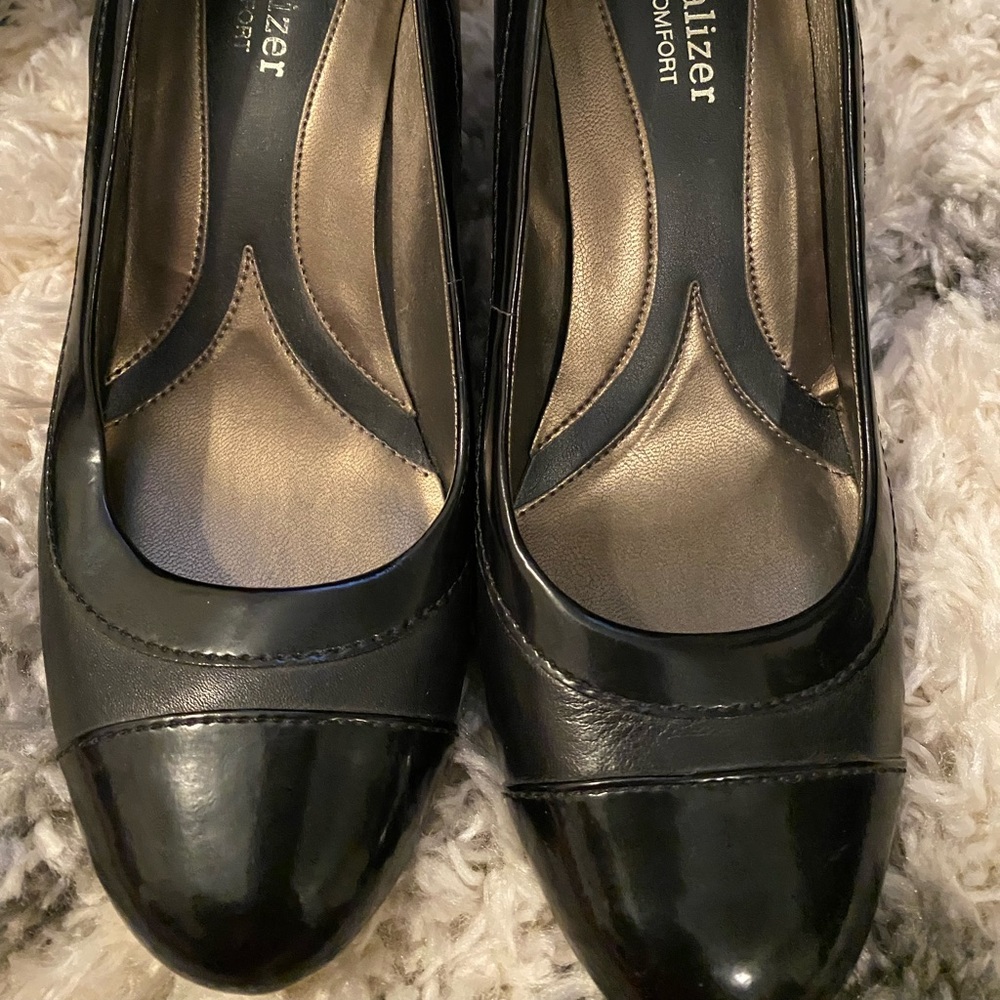 size 7 Naturalizer N5 comfort heels